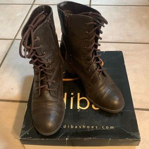 Diba - Women’s Size 7.5 - Pilot - 2.5 inch Heal - Lightly Worn